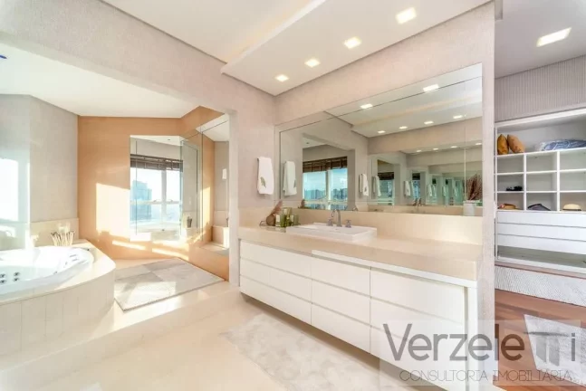 Imagem Cobertura para Venda em Balneário Camboriú / SC no bairro Centro