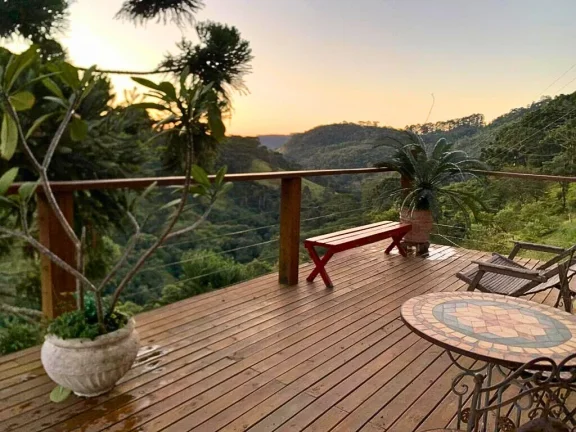 Imagem Studio Loft em Gonçalves: Design, Silêncio e Vista Privilegiada
