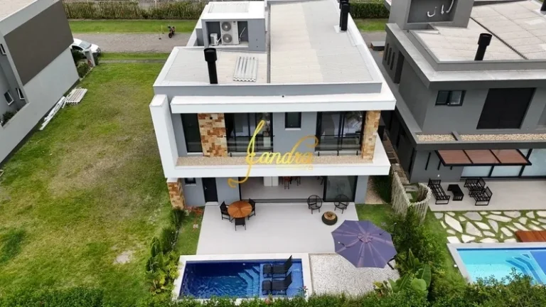 Imagem Casa condomínio nova com 04 suítes mobiliada e decorada
