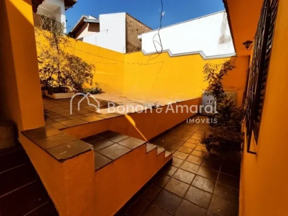Imagem Casa com 3 Quartos, 2 Banheiros (1 interno e 1 externo)cCopa com área de luz e Sala de Jantar.
Sala...