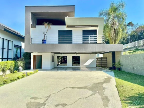 Imagem Cond. Vintage - Moderna, rua tranquila, 4 suítes (1 no térreo), piscina!