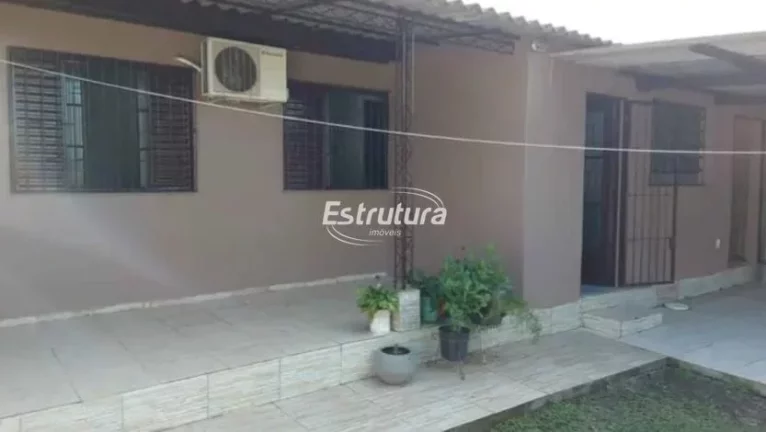 casa 2 dormitórios , 01 banheiro , sala , cozinha , garagem.