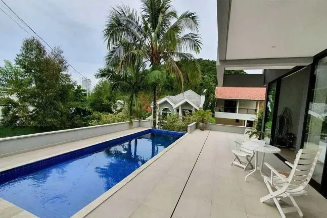 Imagem Casa moderna com 3 dormitórios sendo 1 suíte e 2 demi e 2 vagas, Ariribá - Balneário Camboriú/SC