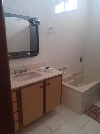 Imagem EXCELENTE LOCALIZAÇÃO. SOBRADO NO CENTRO DE FRANCA. RICO EM ARMÁRIOS .GARAGEM 4 CARROS.