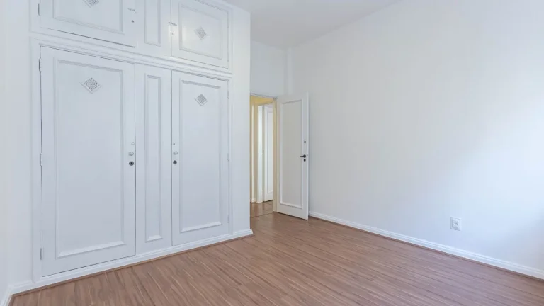 Imagem Apartamento 126M², 3Q, 1 Banheiro, 1 Vaga, Armários.
