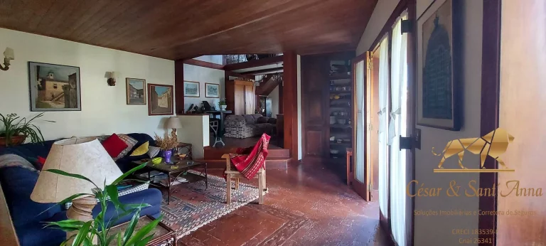 Imagem Casa com 730m², a venda, no Bairro Alto do Capivari em Campos do Jordão-SP