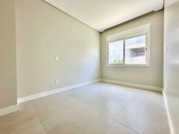 Imagem Casa 4 Dormitórios - Bairro Capão Novo