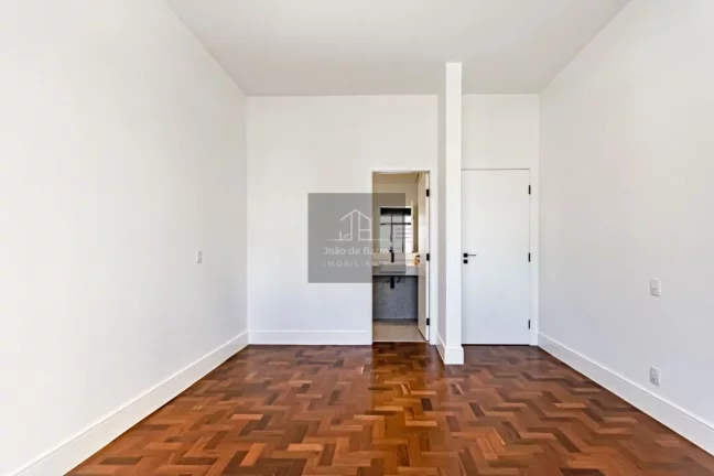 Imagem Apartamento Reformadíssimo com 3 suites 1 vaga prox Metro