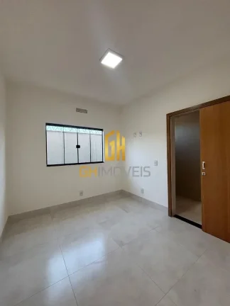 Imagem CA1761Belíssima casa com piscina 3 quartos sendo 1 suíte no Setor Central A casa possui - Porcelan...