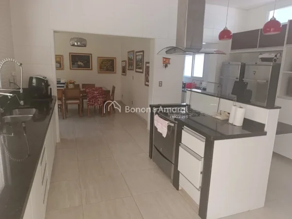 Imagem Este agradável sobrado combina aconchego e conforto em um projeto arquitetônico harmonioso, com am...