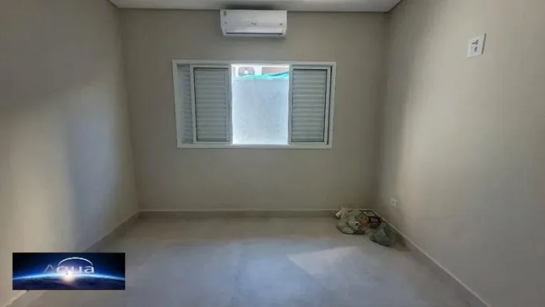 Imagem Casa para Venda em Praia Grande, Solemar, 4 dormitórios, 1 suíte, 2 banheiros, 3 vagas