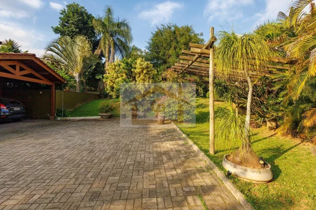 Imagem Casa à venda na Chácara Cantagalo, um bairro tranquilo e arborizado. Granja Viana