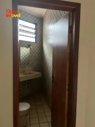 Imagem Casa de luxo à venda e locação em Parque Residencial Cidade Universitária, Ribeirão Preto-SP: 3 quartos, 3 suítes, 2 salas, 4 banheiros, 6 vagas de garagem, 295m². Aproveite essa oportunidade! Quer Imóvel Negócios.