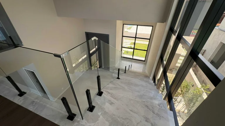 Imagem Casa com 4 dormitórios sendo 4 suítes e 4 vagas de garagem em Camboriú/SC