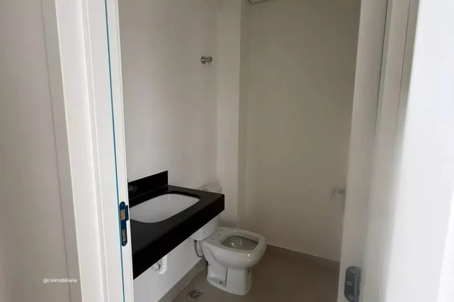 Imagem Este espaçoso apartamento está localizado na vibrante cidade de Belo Horizonte. Com quatro quartos...