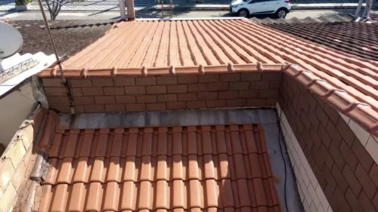 Imagem Casa à venda de 2 dormitórios no Maracanã em Praia Grande-SP, terreno de 4,20 X 20,22, sendo 2 dormitórios, sala, cozinha, banheiro, área de serviço, espaço gourmet com churrasqueira e 2 vagas de garagem. 300 metros da praia.