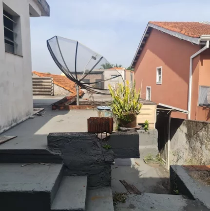 Imagem Esta espaçosa casa de 381 metros quadrados é ideal para uso residencial e comercial, situada em um...