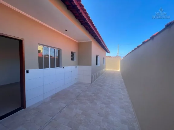 Imagem Casa térrea com piscina e dois quartos em Itanhaém-SP