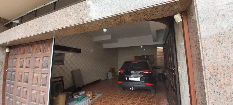 Imagem Sobrado Mooca - Terreno com 432 m² - Área construída com 360 m² - 4 Dormitórios - 1 Suíte - 6 Vagas de garagem - Aceita Financiamento