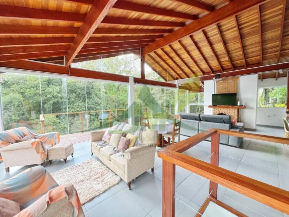 Imagem Linda casa de vidro à venda no Clube da Montanha, em Atibaia