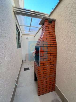 Imagem Sobrado à Venda 2 suites, churrasqueira, 2 vagas, na Ocian, Praia Grande - Fino Acabamento! 410mil