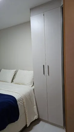 Imagem Apartamento 2 quartos sendo 1 suíte recém reformado, andar alto, planta lateral virada ao shopping Boulevard, vista lateral p mar.