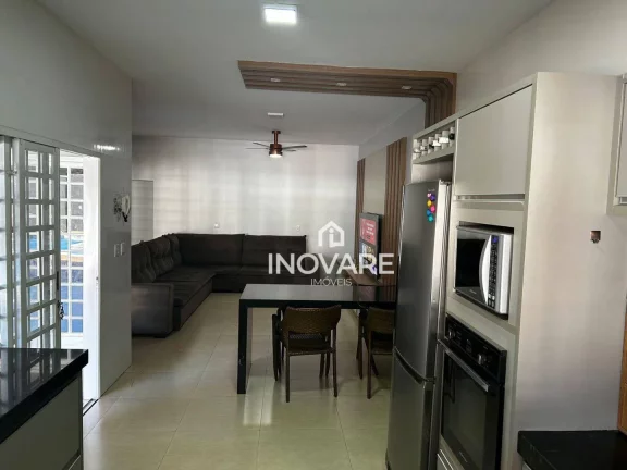 Imagem Casa com piscina com 3 dormitórios à venda, 200 m² por R$ 780.000 - Ferreira da Costa - Itumbiara/GO