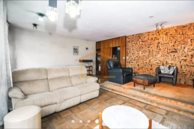 Imagem Apartamento com 195m², 3 dormitórios com armários embutidos (sendo 1 com varanda), banheiro socia...