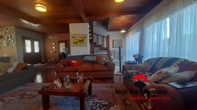 Imagem Casa a Venda na Região do Alto do Vale Encantado em Campos do Jordão - SP