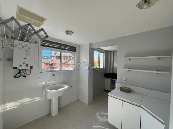 Imagem Imóvel à venda na Praia do Pecado, Macaé-RJ: Apartamento de 3 quartos com suíte, sala ampla e 2 vagas de garagem