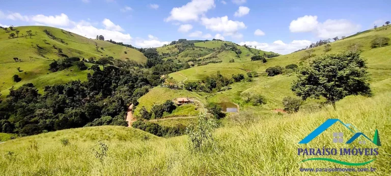 Imagem Invista em Tranquilidade: Terreno com Cachoeira e Vista Incrível!