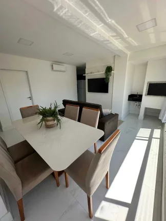 Imagem Apartamento mobiliado com 2 dormitórios sendo 1 suíte e 2 vagas de garagem – Bombinhas/SC