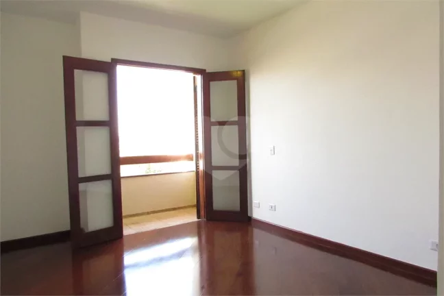 Imagem Casa para alugar com 4 quartos, sendo 2 suítes, em Vila São Francisco, São Paulo - SP