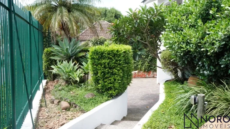 Imagem Casa à venda em bairro residencial com 3 dormitórios, suíte, 4 vagas de garagem,