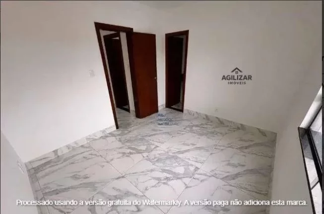 Imagem Casa geminada, 2 quartos, 1 banheiro, 1 lavabo, varanda, 1 vaga