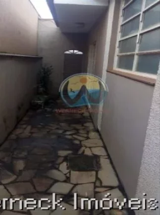 Imagem Excelente oportunidade de investimento: Casa à venda em Ribeirão Preto-SP, bairro Lagoinha, com 3 quartos, 1 suíte, 3 salas, 1 banheiro, 5 vagas de garagem e 200,00 m²!