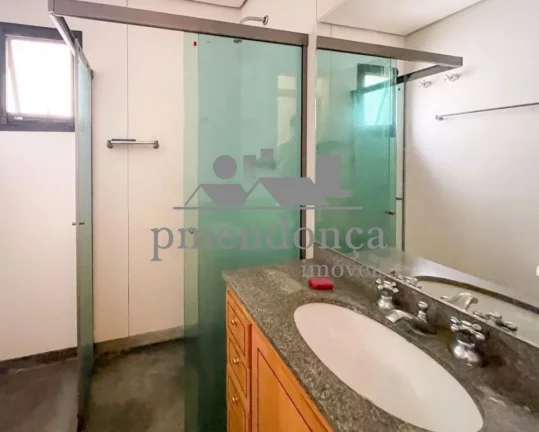 Imagem Apartamento em Perdizes com 03 sui­tes e 04 vagas, 215m².