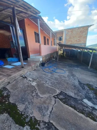 Imagem Casa com 3 Quartos e Espaço Gourmet no Bairro Violete, Alfredo Vasconcelos/MG