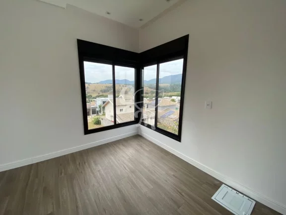 Imagem Casa em Condomínio com Lazer e Lago
