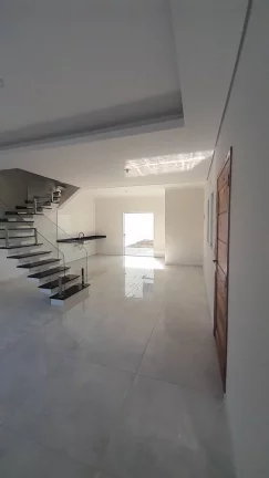 Casa com 3 Quartos à Venda,  em Laranjeiras - Caieiras