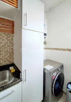 Imagem Apartamento com 70m², totalmente reformado com projeto assinado por arquiteta, oferecendo ambientes...