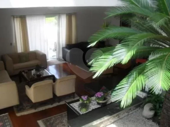 Imagem Sobrado à venda com 3 quartos, sendo 3 suítes, em Morumbi, São Paulo - SP