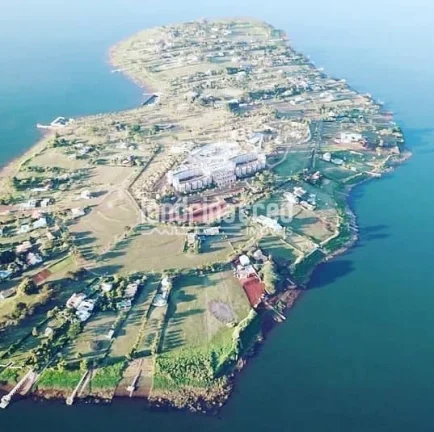 Terreno Molhado de 2.005m² no Condomínio Ilha do Sol – Próximo ao Futuro Hard Rock Ilha do Sol! Excelente Oportunidade de Investimento e Lazer!