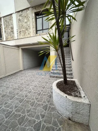 Imagem Um sobrado moderno, funcional e pronto para receber sua família.