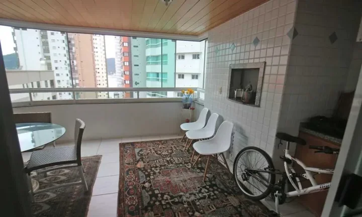 Imagem Apartamento quadra mar com 3 dormitórios sendo 1 suíte e 1 vaga de garagem em Balneário Camboriú/SC