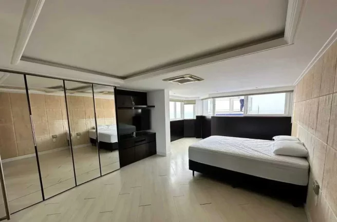 Imagem Cobertura Duplex com 5 dormitórios sendo 4 suítes e 4 vagas de garagem em Balneário Camboriú