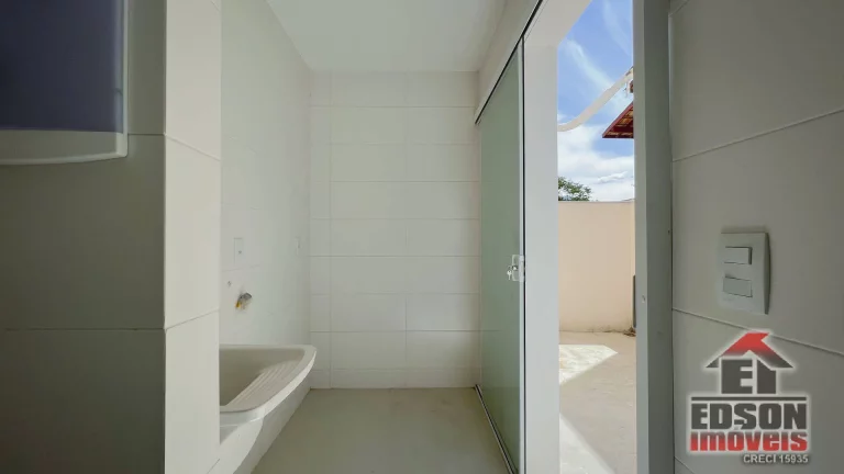 Imagem À venda casa em condomínio com 3 quartos, sendo 1 suíte e 2 demi-suíte