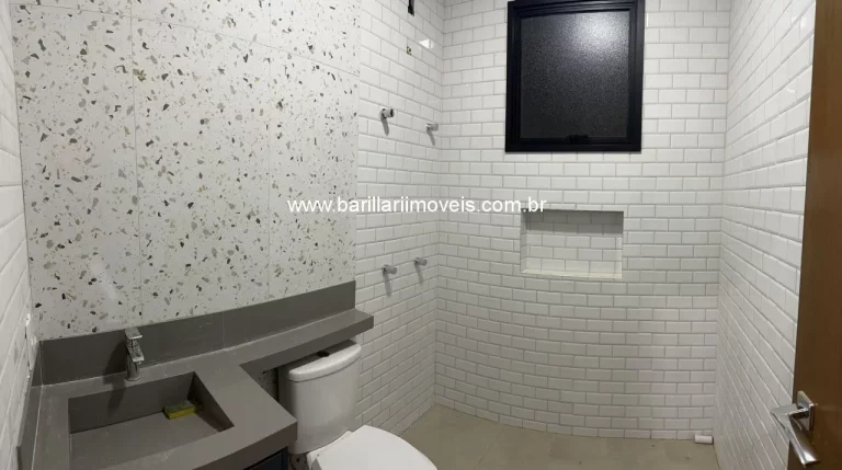 Imagem Imperdível! Casa de alto padrão à venda em Ribeirão Preto-SP, Condomínio Praça dos Pássaros: 3 quartos, 3 suítes, 2 salas, 5 banheiros, 4 vagas de garagem, 200m². Venha conferir!