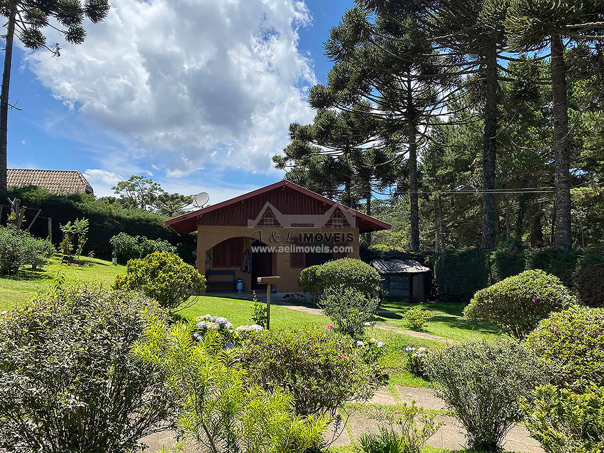 Imagem Casa à venda em Campos do Jordão - Em estilo rústico de tijolinho avista