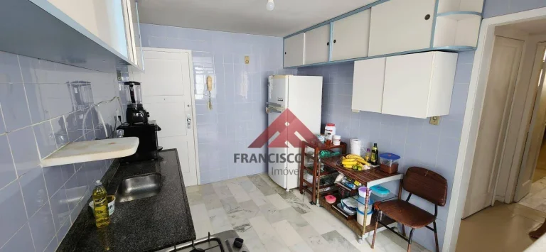 Imagem Apartamento com sala 03 quartoa e dependencia completa,vaga de garagem,em otima localização no Ingá,proximo a todo comércio, colégios e faculdades,co